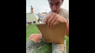 Millonario pone a prueba la humildad de este chico y es bendecido por Navidad🎄♥️