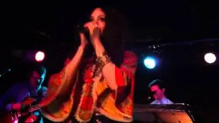 Eliza Doolittle sings Runaway  live     (super clear audio)