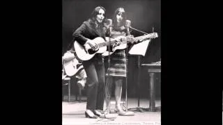 JOAN BAEZ and MIMI FARINA live Aint you got a right 1974.