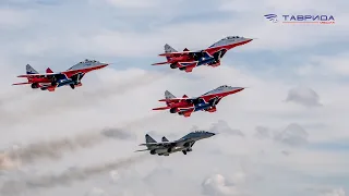 Военные асы в небе: в рамках форума "Армия-2020" выступила пилотажная группа "Стрижи"
