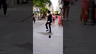 El Michael Jackson de la peatonal de Rosario Argentina performas Dangerous