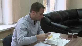 THOMAS PESQUET ALPHA MISSION TRAINING: RUSSIAN FOOD TASTING