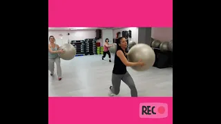 Фитбол / fitball / Упражнения на мяче / функциональный тренинг