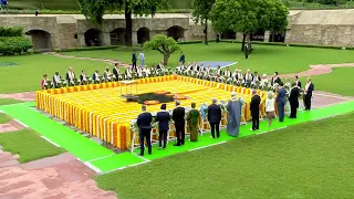 G20 Leaders pay tributes to Mahatma Gandhi at Rajghat, New Delhi | G20 Summit