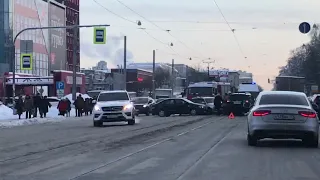 Авария – столкновение нескольких автомобилей на проспекте Энгельса