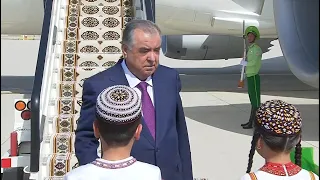 Президент Таджикистана Эмомали Рахмон прибыл в Ашхабад для участия в саммите