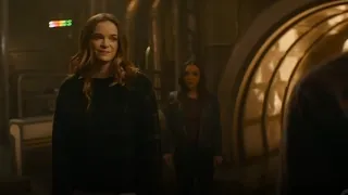 The Flash 9x13 Ending Khione disappears into Cosmos and leaves Caitlin back to Team Flash Scene