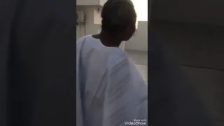 Serigne Modou KARA scrutant le croissant lunaire depuis sa maison de Touba Manaam