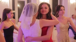 👰Знімання фати. Перетанцьовування з неодруженими.  Молода кидає букет. Молодий знімає підвязку.