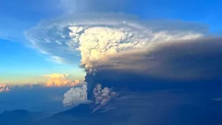 Apocalyptic eruption at the Volcano Ulawun, Papua New Guinea, caught on camera