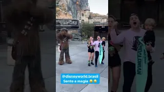 Olha esse amigo que o Luccas Neto encontrou na Disney 😂 #Shorts