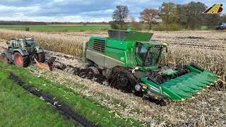 Extrembedingungen Körnermaisernte 2023 Raupen Mähdrescher vom Lohnunternehmen mud fight Corn Harvest