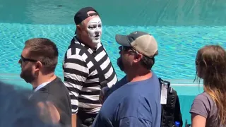 Hysterical Tom the mime | Famous Seaworld Mime