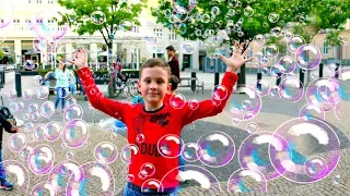 мыльные пузыри  шоу мыльных пузырей  развлечения для детей / soap bubbles - video for kids