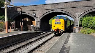 Deltic Alycidon 55009 ariving at Toddington Station from Broadway.