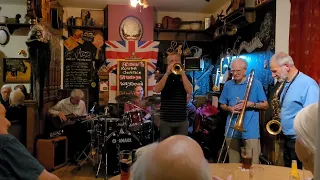 Squatty Roo - The Alley Cats Dixieland Jazz Band