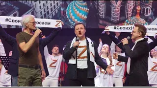 Широка страна моя родная - пел весь зал вместе с губернатором Д.Азаровым, С. Войтенко и А. Маршалом!
