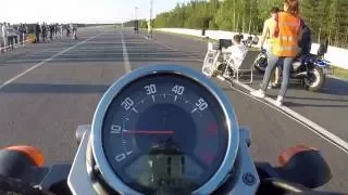 Yamaha MT-01 vs Yamaha V-Max 1200 Drag race