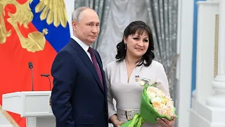 Путин вручил в Кремле ордена и медали за вклад в развитие государства