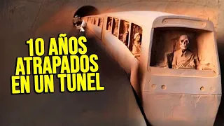 QUEDAN ATRAPADOS EN UN BUCLE TEMPORAL Y PASAN 10 AÑOS EN UN TUNEL | Resumen en 10 Minutos