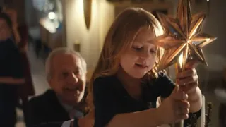 Lo spot di Natale più commovente: il nonno si allena duramente per far felice la nipote