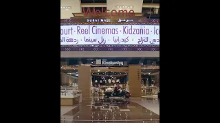 Tom Felton alone in a mall in Dubai 😄