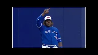 Vladimir Guerrero Jr. enters game to huge ovation in Montreal