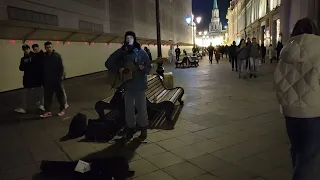 Максим Фадеев - Танцы на стеклах - #кавер песни спела под гитару девушка на Никольской улице #Moscow