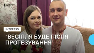 "Після протезування відгуляємо весілля": поранений військовий і його наречена розповіли свою історію