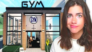 I built a gym in bloxburg...