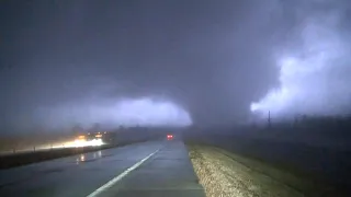 CLOSE RANGE!!! Intercept of the Famous EF4 Mayfield, Kentucky Tornado in Hayti, Missouri 12/10/2021