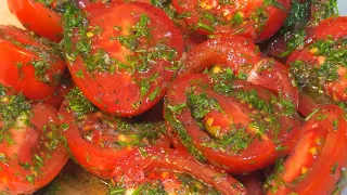 Освежающая и бодрящая закуска из помидор. // Refreshing and invigorating tomato salad.