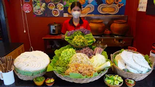 Have you ever eaten these flowers? Healthy Khmer Rice Noodles "Num Banh Chok" Cambodian Street Food