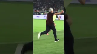 Mourinho turned on the afterburners when Roma scored the winner | Mourinho Celebration | #SerieA