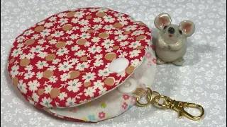 バックやジーンズに付けられる❣️まん丸ポーチ⭐️Can be attached to a bag or jeans❣️Round pouch