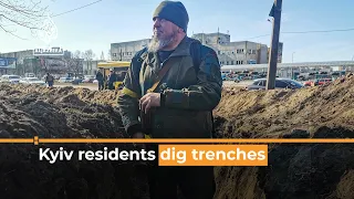 Kyiv volunteers dig trenches as Russian troops approach