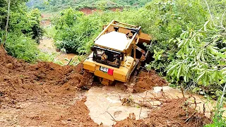 Almost Failed !!! 5 Crazy Actions of D6R XL Bulldozer Operators When Passing Through the River