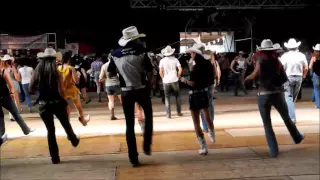 Line Dance Holy Moly, Choreo: David Villellas, Musik: Footloose