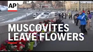 Muscovites leave flowers in tribute to killed Russian opposition leader Nemtsov