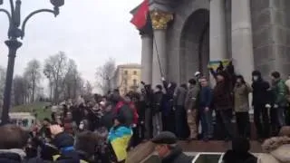 Переможці скандують: Революція! Майдан наш!