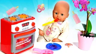 Baby Annabell -nukke. Vauvanuken ruoka-aika & leluruoan kokkausta. Lasten vauvanukkevideoita.