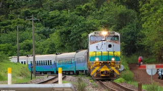 Trem de passageiros passando em alta velocidade por Barão de Cocais, EFVM.