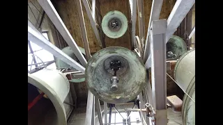 Kempten (Allgäu) St. Mang die Glocken der Maria Himmelfahrt Pfarrkirche Vollgeläut Turmaufnahme