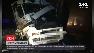 На Одеській трасі дві фури зіткнулися лоб у лоб – один водій загинув