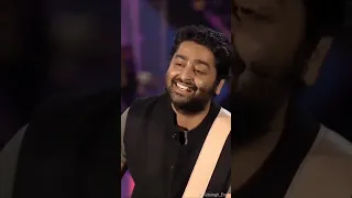 Arijit singh gives a flying kiss to a girl in audience #arijitsingh #hawayein