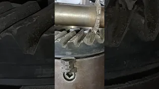 Crown gear cutting setup on horizontal milling machine