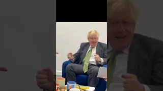 Борис Джонсон сміється з жалюгідного лукашенка. Boris Johnson laughs at lukashenko #україна #shorts