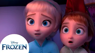 Anna y Elsa pequeñas, aprenden sobre el Bosque Encantado | Frozen