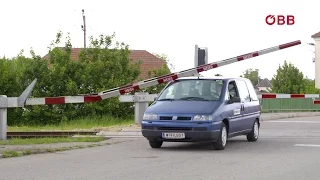 Sicheres Verhalten an Eisenbahnkreuzungen