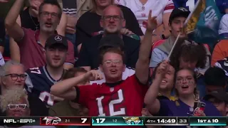 London crowd sings sweet caroline